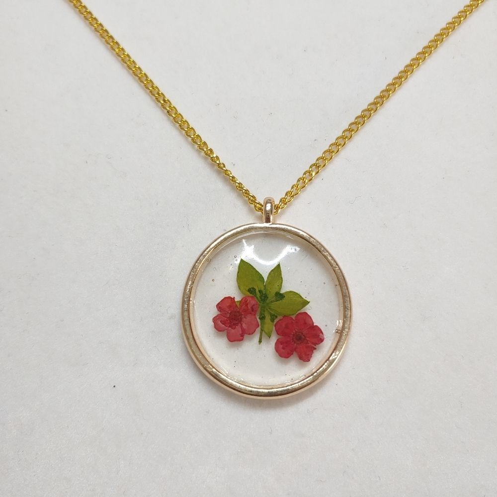 Necklace Gold Tone w/ Dried Red Flower - Picture 2 of 4